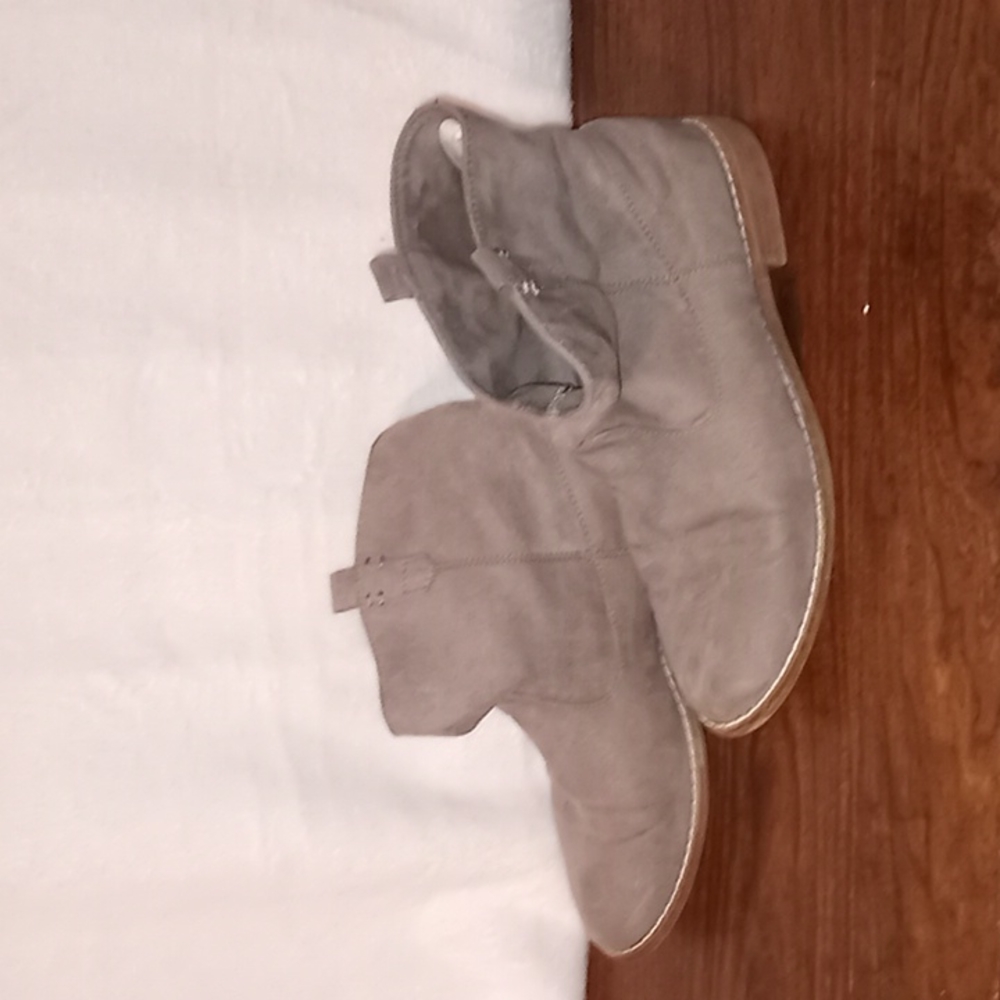 ✨️Bundle Item - 3 for $15✨️High Ankle booties, Size 8, great condition